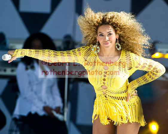 Beyonce_DLR-001