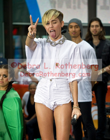 MileyCyrus_DLR-002