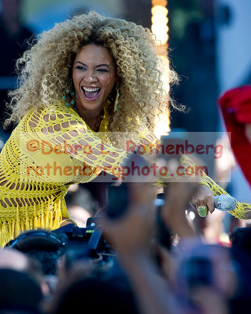 Beyonce_DLR-060